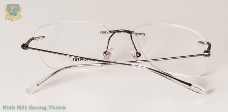 Gọng kính MontBlanc MB00750 độc đáo với thiết kế gọng tăm mảnh nhẹ chất liệu Titanium mạ PVD chống oxihoa.
